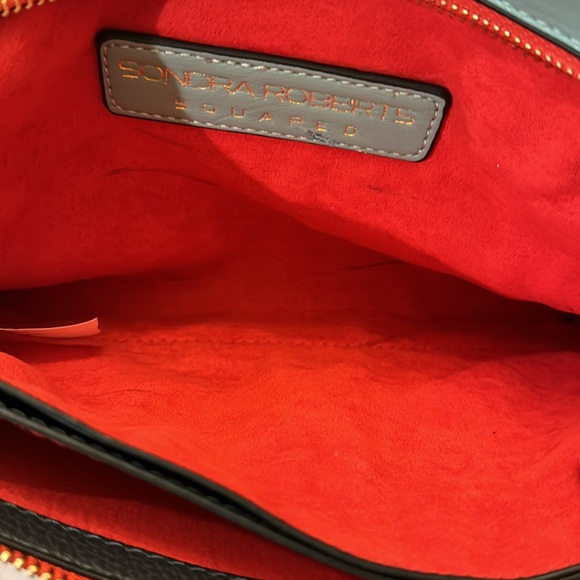 Sondra Roberts color-block convertable crossbody/clutch - Picture 11 of 14